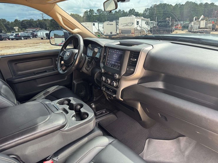 2019-dodge-2500-image-13
