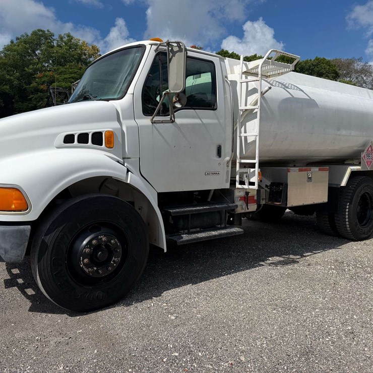 2002 STERLING M8500