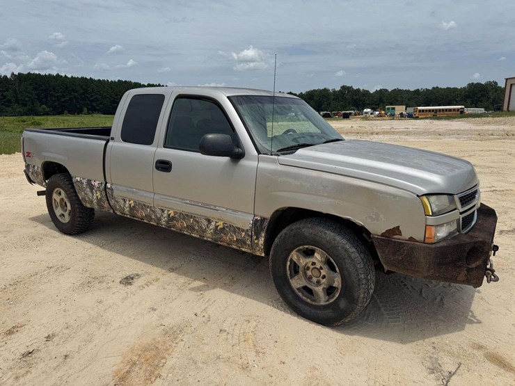 2006-chevrolet-silverado-1500-lt-image-2
