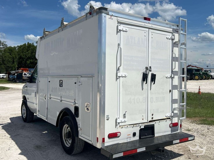 2017-ford-e350-image-4