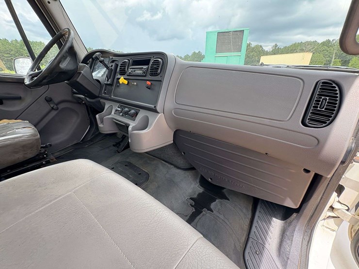 2017-freightliner-s2g-image-24