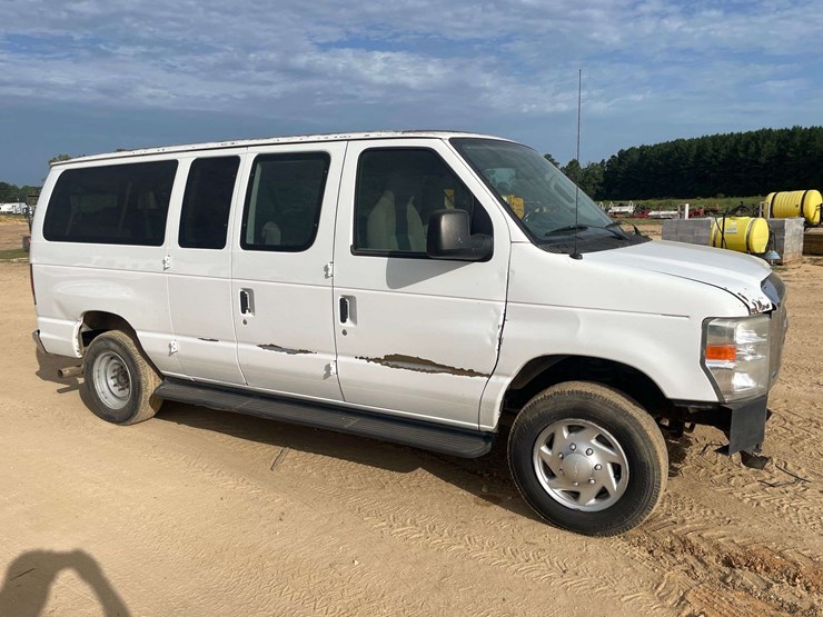 2013-ford-e350-xlt-image-4