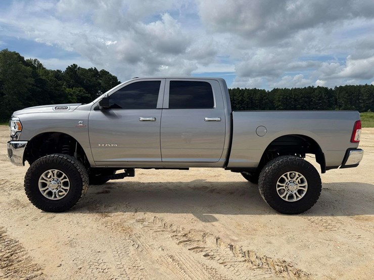 2019-dodge-2500-image-8