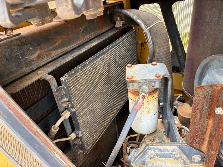 2004-komatsu-d65px-image-43