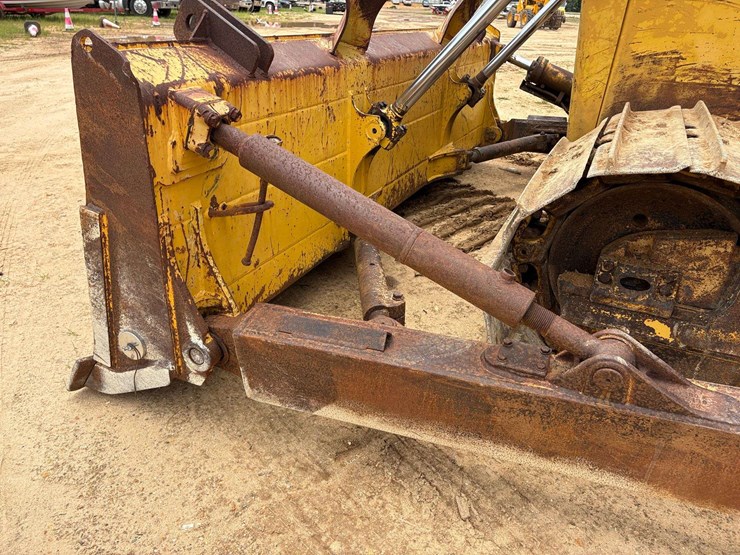 2004-komatsu-d65px-image-24