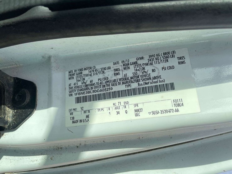 2013-ford-e350-xlt-image-25