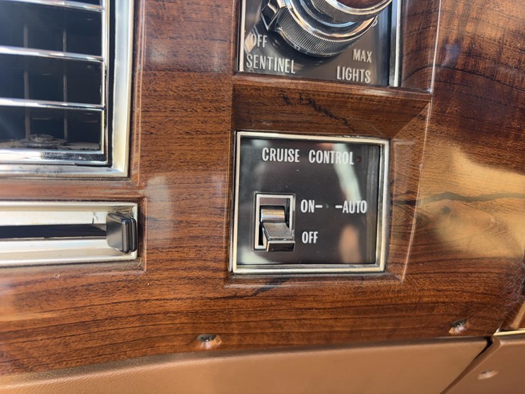 1987-cadillac-sedan-brougham-image-17