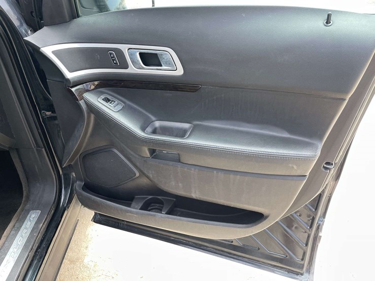 2014-ford-explorer-limited-image-17