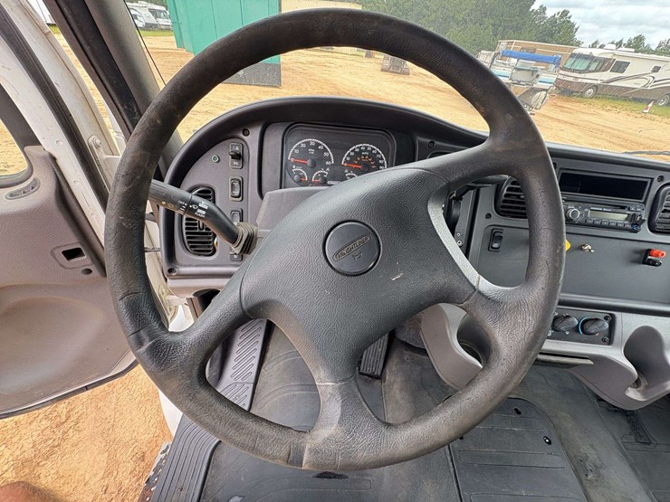 2017-freightliner-s2g-image-16
