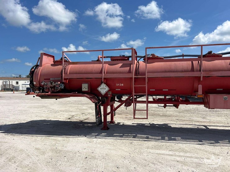 2011-tiger-44ft.-2,000-gallon-t/a-vacuum-tanker-trailer-image-23