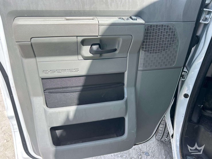 2017-ford-e350-image-12