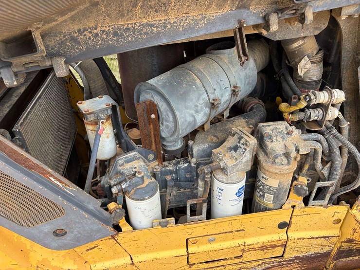2004-komatsu-d65px-image-40