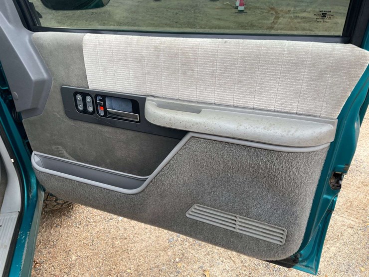 1994-chevrolet-silverado-1500-image-16