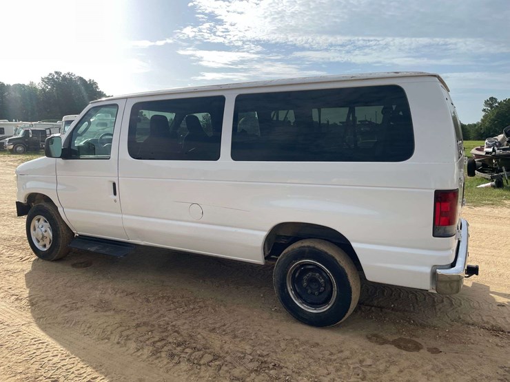 2013-ford-e350-xlt-image-2