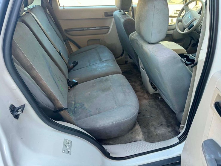 2010-ford-escape-image-11