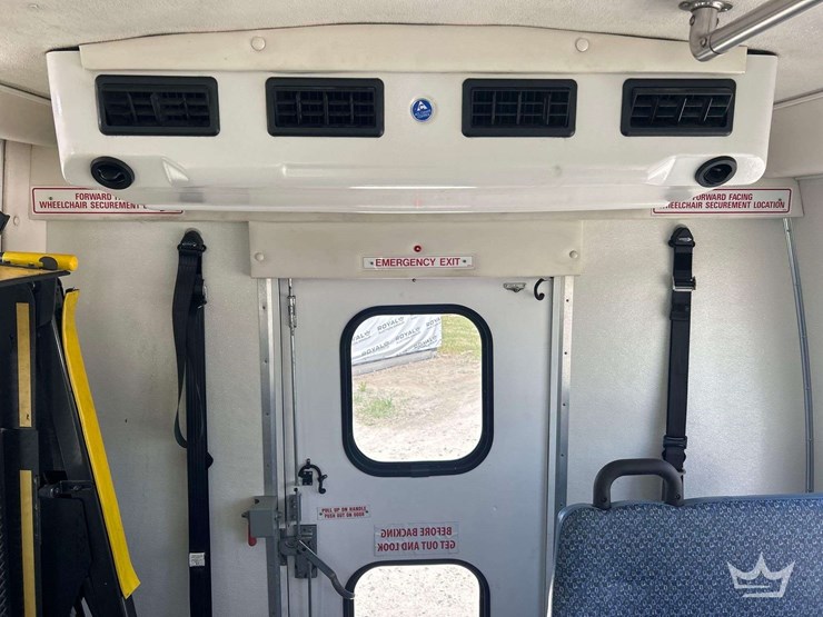 2015-ford-e450-image-18