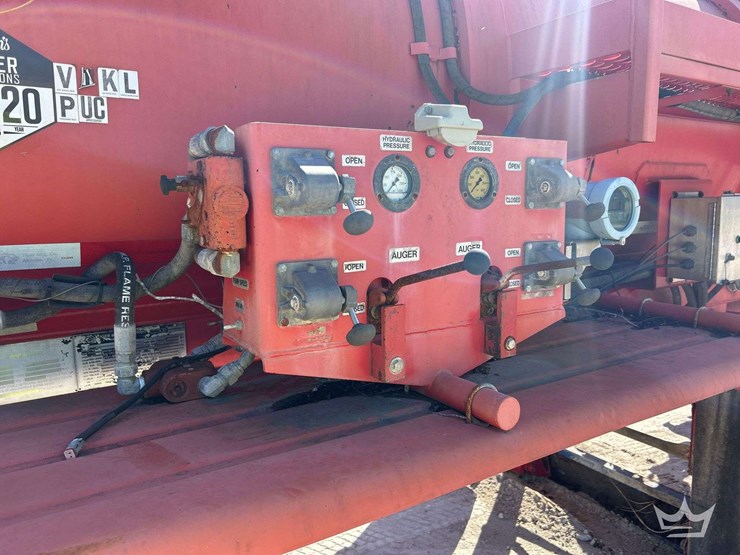 2012-tiger-44ft.-2,000-gallon-t/a-vacuum-tanker-trailer-image-7