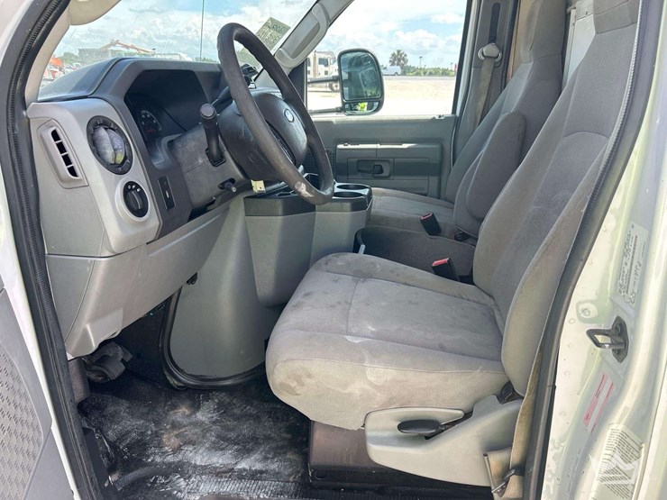 2017-ford-e350-image-13