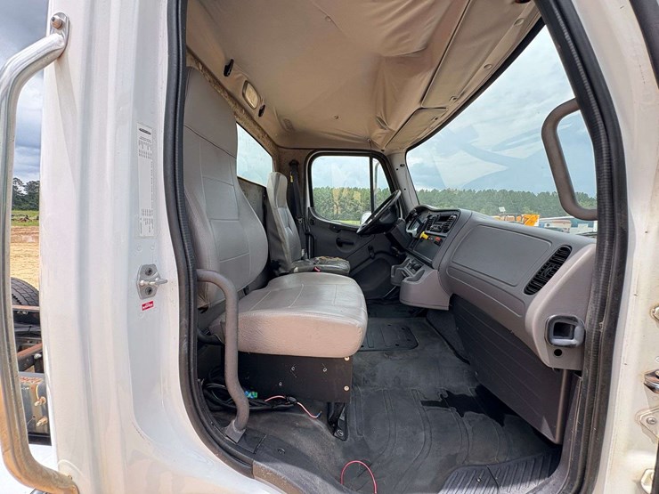 2017-freightliner-s2g-image-22