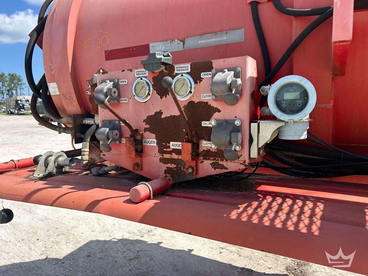 2011-tiger-44ft.-2,000-gallon-t/a-vacuum-tanker-trailer-image-8