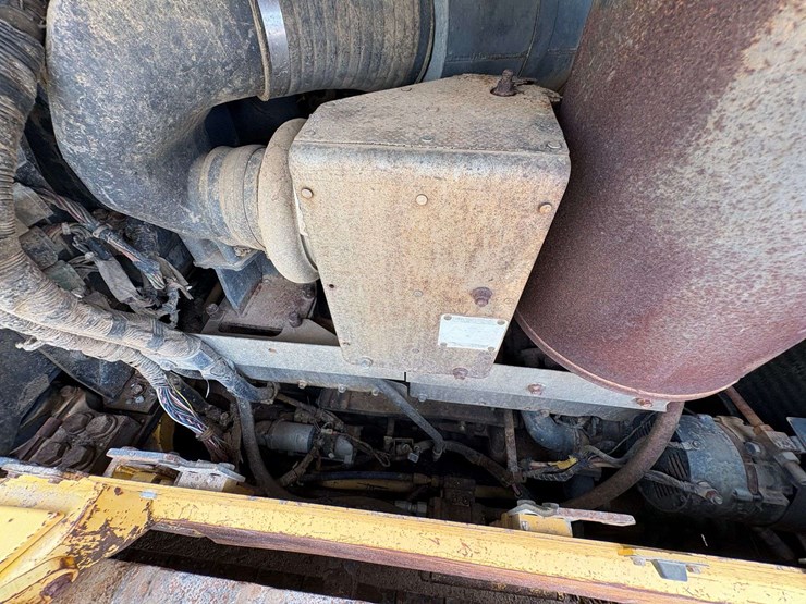 2004-komatsu-d65px-image-46