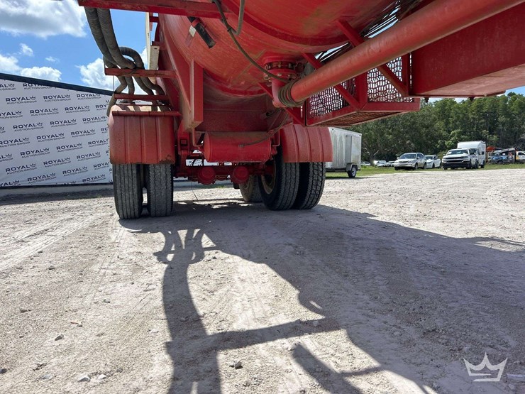 2011-tiger-44ft.-2,000-gallon-t/a-vacuum-tanker-trailer-image-18