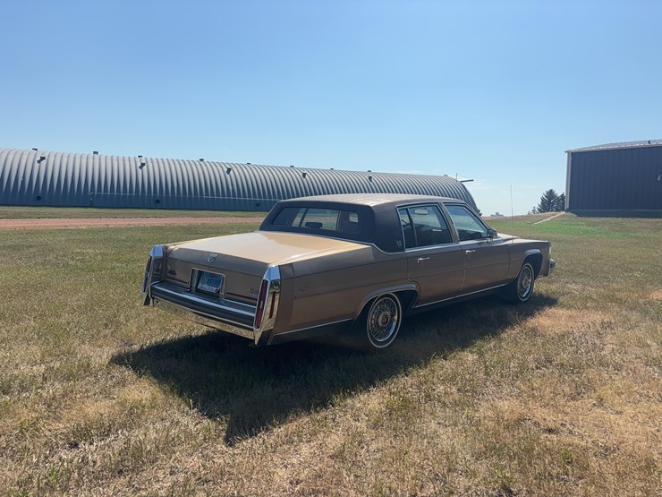 1987-cadillac-sedan-brougham-image-5