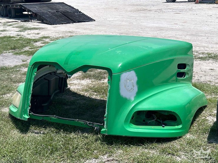 mack-truck-hood-image-1