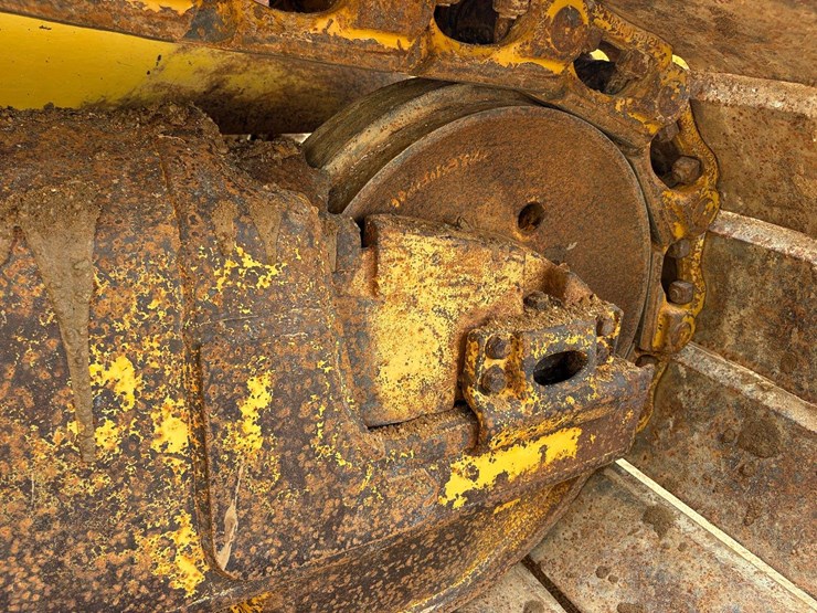 2004-komatsu-d65px-image-32