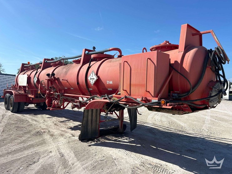 2012-tiger-44ft.-2,000-gallon-t/a-vacuum-tanker-trailer-image-2