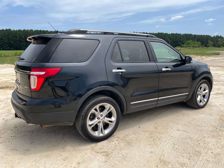 2014-ford-explorer-limited-image-3