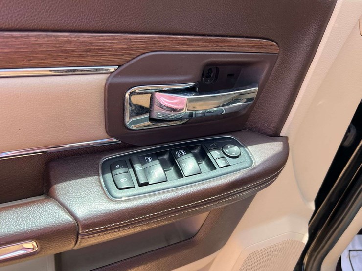 2013-ram-1500-laramie-image-27