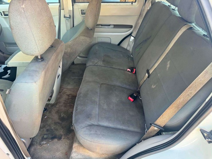 2010-ford-escape-image-10