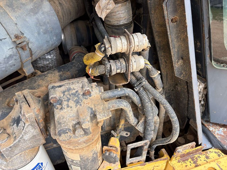 2004-komatsu-d65px-image-42