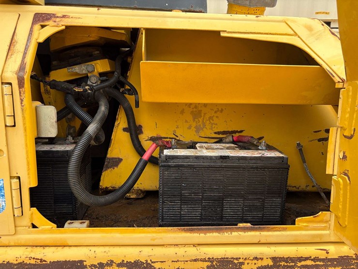 2004-komatsu-d65px-image-49