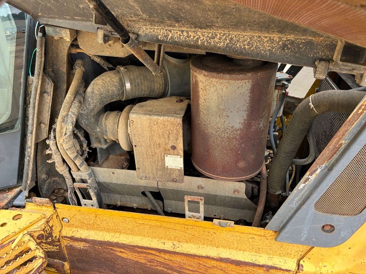 2004-komatsu-d65px-image-44