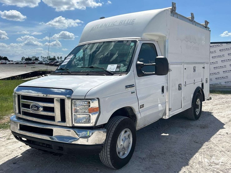 2017-ford-e350-image-1