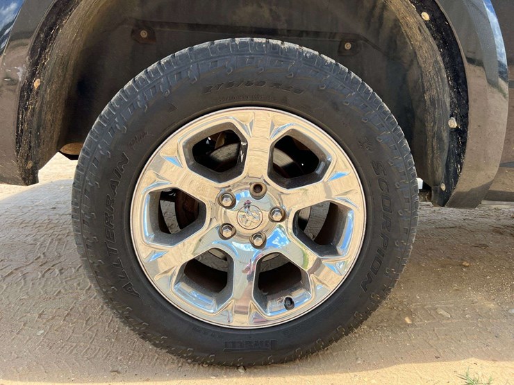 2013-ram-1500-laramie-image-18