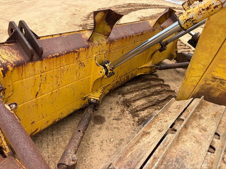2004-komatsu-d65px-image-25