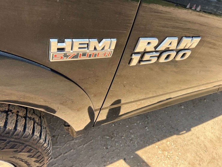 2013-ram-1500-laramie-image-11
