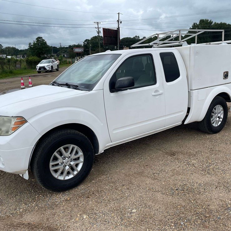 2015 NISSAN FRONTIER SV