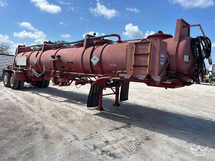 2011-tiger-44ft.-2,000-gallon-t/a-vacuum-tanker-trailer-image-2
