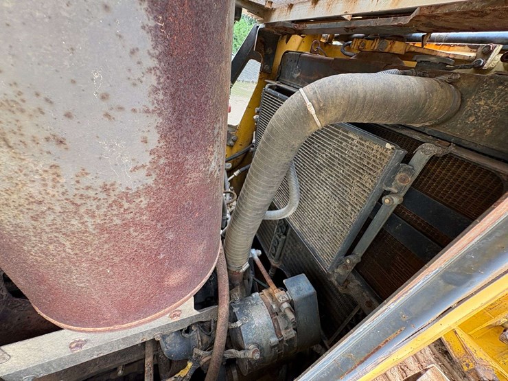 2004-komatsu-d65px-image-45