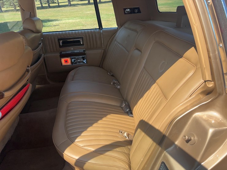 1987-cadillac-sedan-brougham-image-9