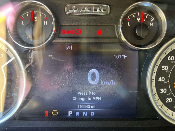 2013-ram-1500-laramie-image-25