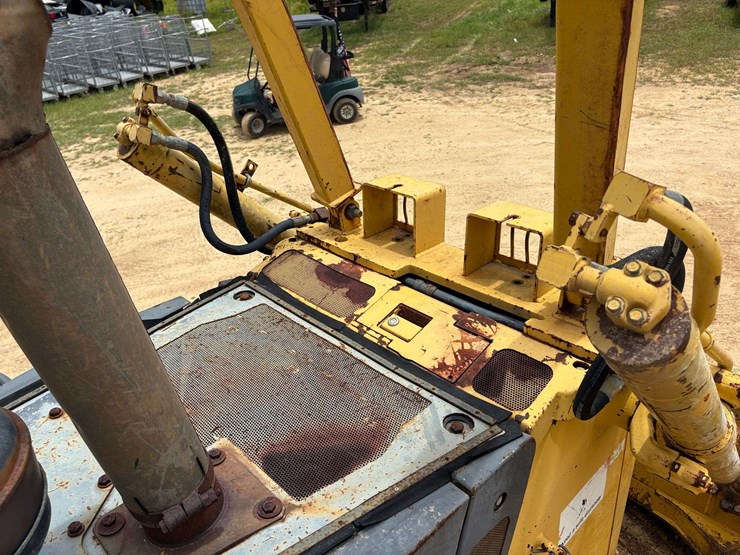 2004-komatsu-d65px-image-47