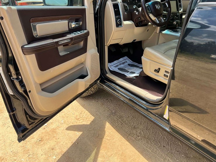 2013-ram-1500-laramie-image-22