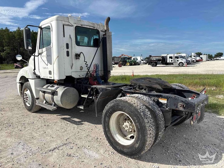 2007-freightliner-columbia-120-image-4