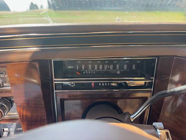 1987-cadillac-sedan-brougham-image-15