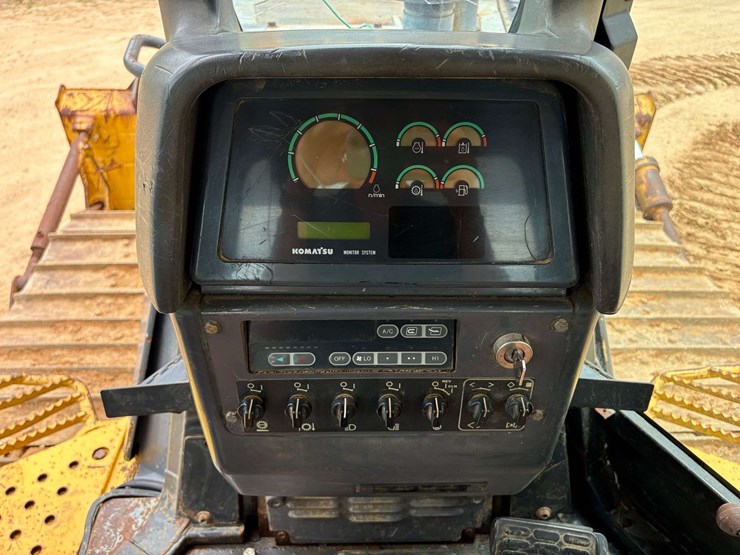 2004-komatsu-d65px-image-9